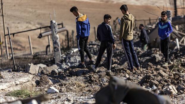 20. November 2022: Bombenangriffe der Türkei zerstören ein Elektrizitätswerk im Dorf Taql Baql in der Provinz Hasakeh, Nord-Ostsyrien